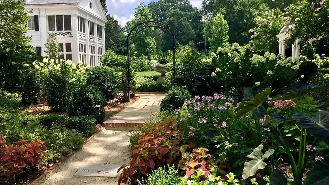 Experience Myers Park In Style Villa Charlotte